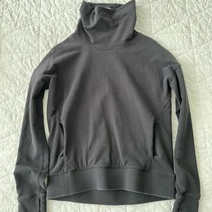Lululemon turtleneck sz 4
